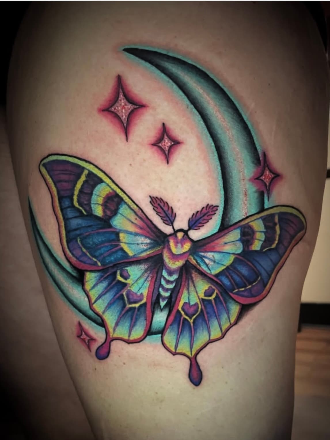 NeoTraditional, Bright, Bold, feminine, illustrative . By Deanna